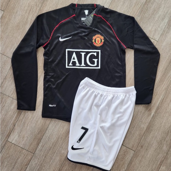 Manchester United Ronaldo Retro set for kids - Picture 2 of 4